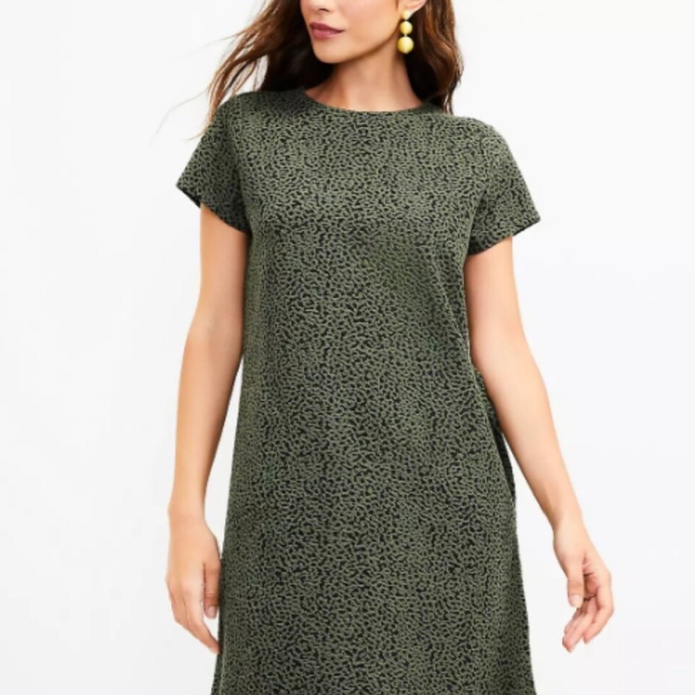 LOFT Olive Green Textured Dress Crew Neck Short Sleeve Small